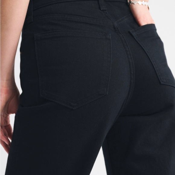 Abercrombie & Fitch High Rise 90’s Relaxed Jean Black 26 / 2s - Picture 3 of 6